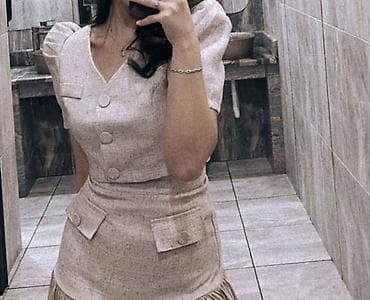Женский костюм из светлой твидовой/буклированной ткани в бежевом