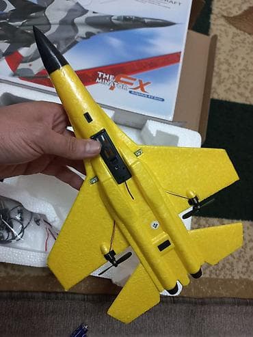 Продаю летающий самолет SU-35 с дистанционным пультом. Летает отлично