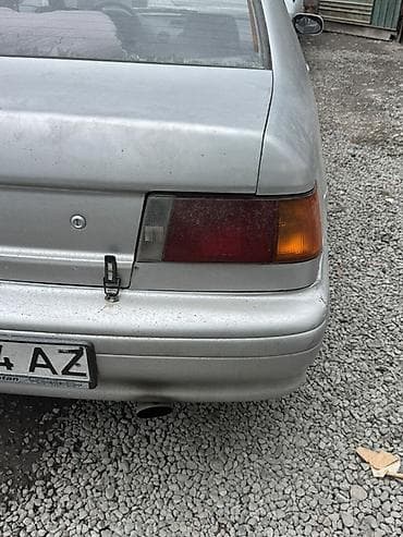 авто на вкуп: Toyota Corolla: 1994 г., Бензин, Седан — 2