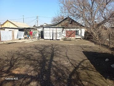 Сниму дом: Продаётся дом с большим двором и хозяйственными постройками. - — 3