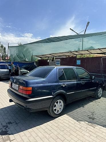 Транспорт: Volkswagen Vento: 1994 г., 1.8 л, Механика, Бензин, Седан — 5