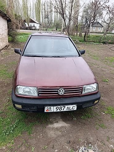 Volkswagen Vento: 1993 г., 1.8 л, Ручные, Седан