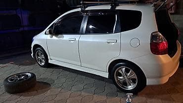 Комплект Honda, цвет - Белый at lalafo.kg Комплект Honda, цвет - Белый