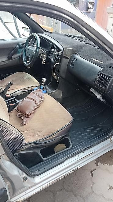 Volkswagen Passat Variant: 1988 г., Универсал — 6