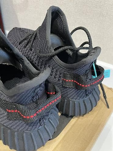 yeezy boost 350 v2: Кроссовки в стиле Yeezy 350, цвет Triple Black. - Верх: дышащий — 5