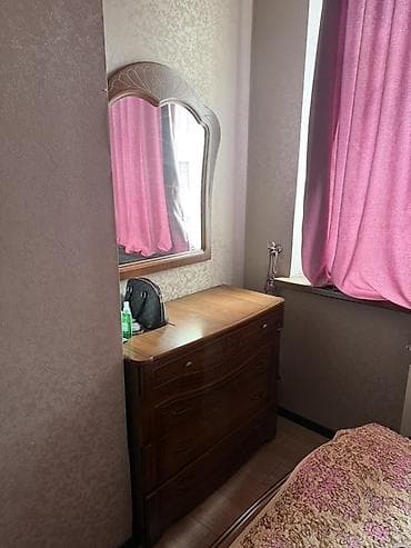 продам мебель б: Спальный гарнитур, большой, вместительный шкаф, двухспальная кровать — 4