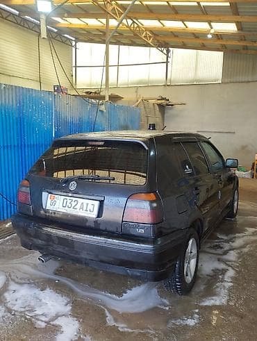 Продажа авто: Volkswagen Golf: 1994 г., 1.8 л, Механика, Бензин, Хэтчбэк — 4