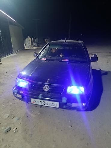 b class: Volkswagen Vento: 1993 г., 1.8 л, Ручные, Бензин, Седан — 1