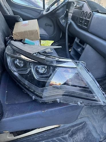Автохимия: Передняя правая фара Kia 2018 г., Б/у, Оригинал — 2