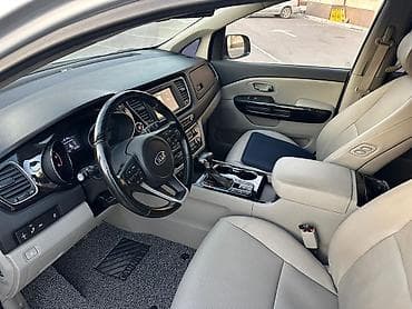 полик на машине: Kia Carnival: 2019 г., 2.2 л, Автомат, Дизель, Минивэн — 3
