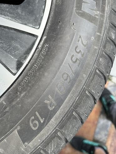 r19: Колеса в сборе 235 / 60 / R 19, Всесезонная, Комплект, Легковые, Литые, отверстий - 5 — 6