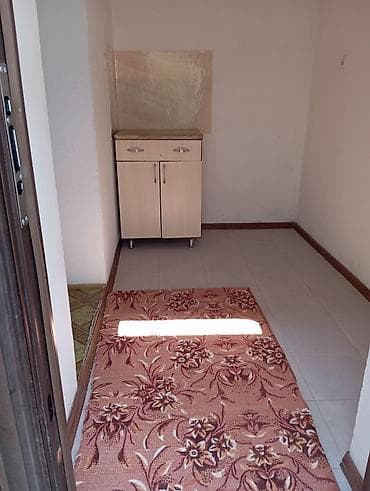 комната в квартире: Сдаётся отдельная комната с базовой мебелью. Описание: - Просторная — 1