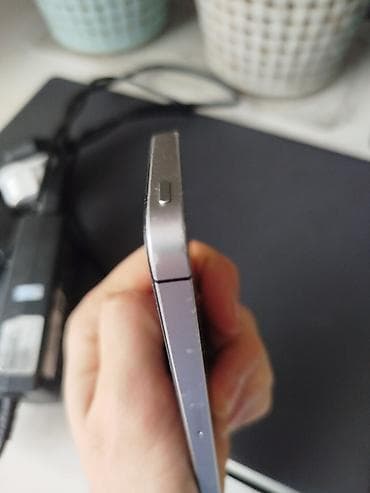 a 52: IPhone SE 2022 — 4