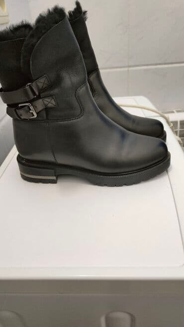сапоги из натурального меха и кожи: Продаю женс. сапоги. Размер 36. Кожа. Зимние. Цвет черный. Одевала 1 — 3