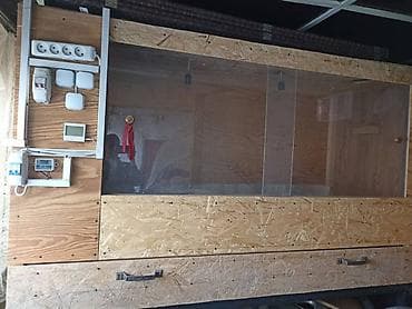 Продаю брудер, 2 на 0.75 метра, высота 1.2 метра. имеется датчик