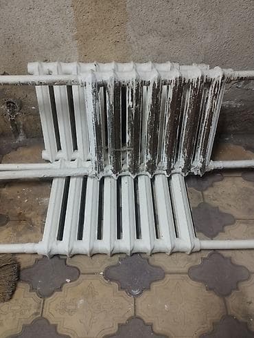 мастит: Чугунная секционная батарея отопления (радиатор). - Материал: чугун — 1