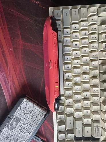 ps v: PS Vita slim (2000), родной кузов, на экране пленка, прошита — 8