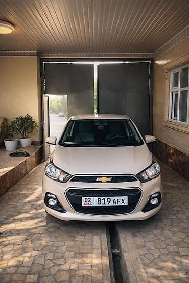 Chevrolet Spark: 2017 г., 1 л, Автомат, Бензин, Хэтчбэк