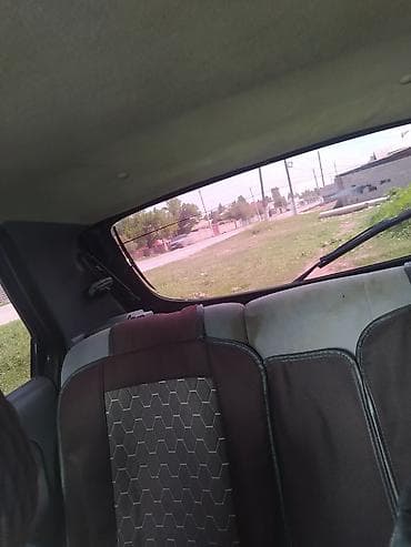 хундай аванте 1: Mazda 121: 1997 г., 1.3 л, Кол менен иштөөчү, Бензин, Хетчбек — 4