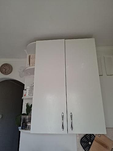 Шкаф навесной кухонный. Высота 1м, ширина 90см, глубина 31см