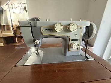 Швейная машина Подольск 142 в шкафу-столе. - Механический привод с — 1