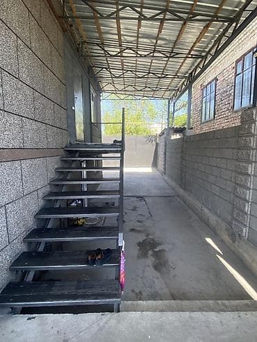 купить дом в константиновке: Продается хороший добротный 1,5 этажный дом в городе Токмок ! По — 4