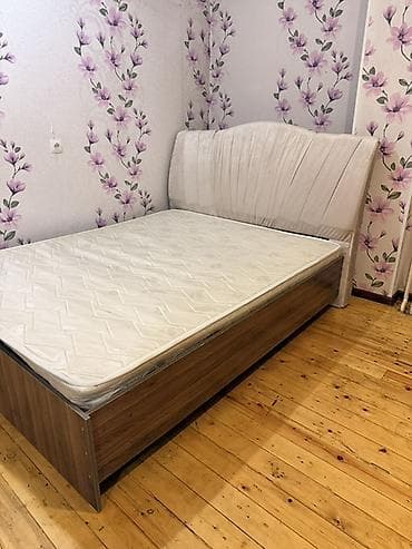 Двуспальная кровать с мягким изголовьем и матрасом. - Формат at lalafo.kg Двуспальная кровать с мягким изголовьем и матрасом. - Формат