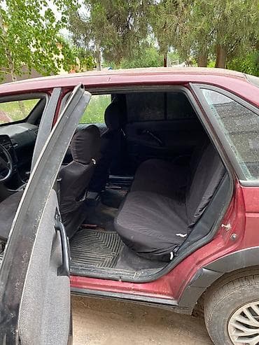 sg 9: Volkswagen Passat: 1988 г., Механика, Седан — 4