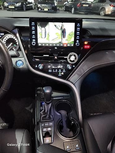 jac t9: Toyota Camry: 2022 г., 2.5 л, Вариатор, Гибрид, Седан — 7