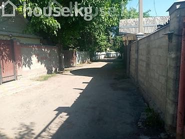 Дом расположен по широкой, удобной дороге в тихом и спокойном районе