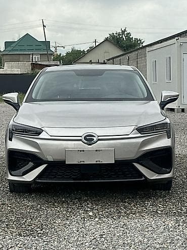 Продажа авто: GAC (Trumpchi) Aion S — электрический седан серебристого цвета. Кузов — 1