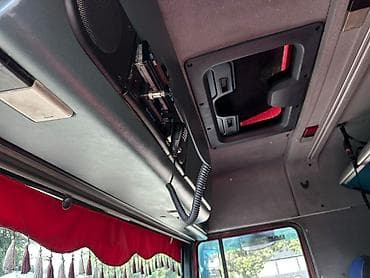 Автозапчасти: Продаётся кабина и интерьер тягача DAF (серия XF/95 — классическая — 2