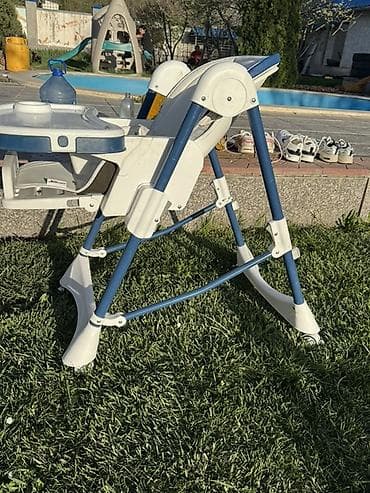 Детский стульчик для кормления с подносом. В очень хорошем состоянии