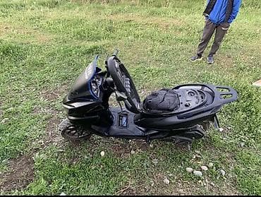 скутер элек: Скутер/мопед городского типа, черный с синими акцентами. Особенности — 3