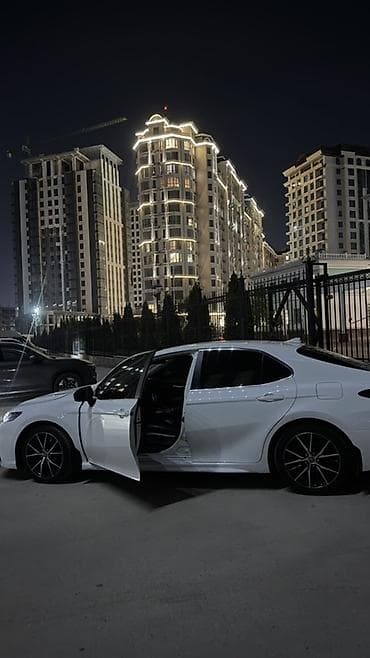 Транспорт: Toyota Camry: 2021 г., 2.5 л, Автомат, Бензин, Седан — 3