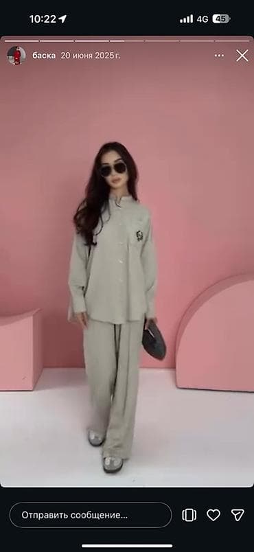 платья со штанами: Комплект в стиле smart-casual в спокойном серо-оливковом оттенке — 1