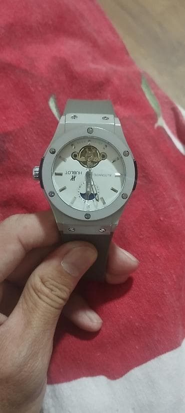 Личные вещи: Часы Hublot, автоматические. Особенности: - Механизм с — 3