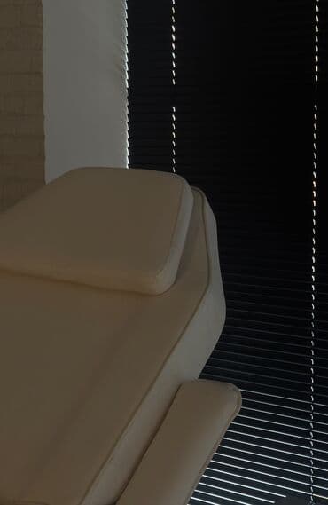 парикмахерские оборудование: 📍сухэ-батора (6 микр) рядом капито Сдаю кушетки в очень уютной студии — 2