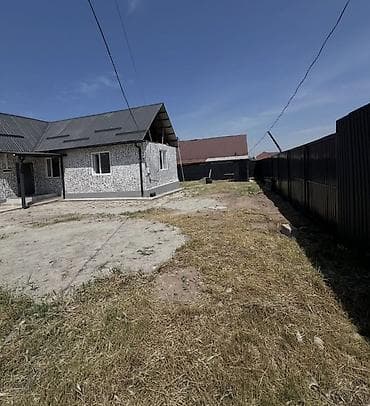 частные дома: Продаётся частный дом с участком. Характеристики: - Одноэтажный дом — 4