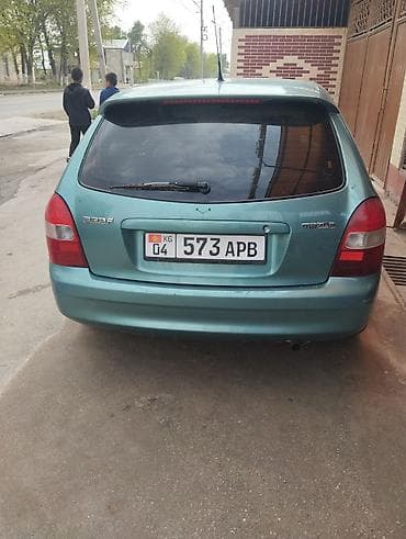 бир: Mazda 323: 2002 г., Кол менен иштөөчү, Бензин, Хетчбек — 3