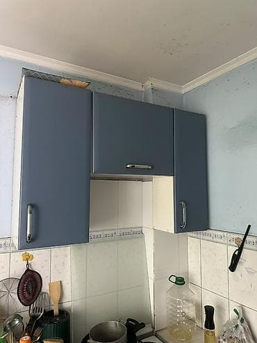 Кухонный гарнитур компактный, фасады матовые синего/серого оттенка — 2