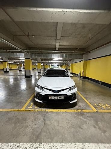 Toyota Camry: 2021 г., 2.5 л, Автомат, Бензин, Седан