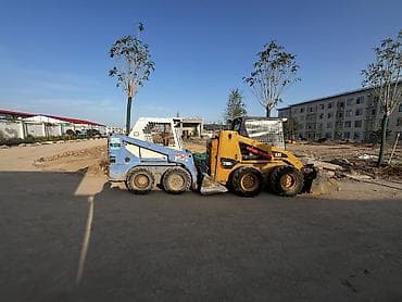 мини экскуатор: Сдаю Мини (Бобкат) погрузчик, 400 тонн, Менее 1 куб.м, Почасово — 1