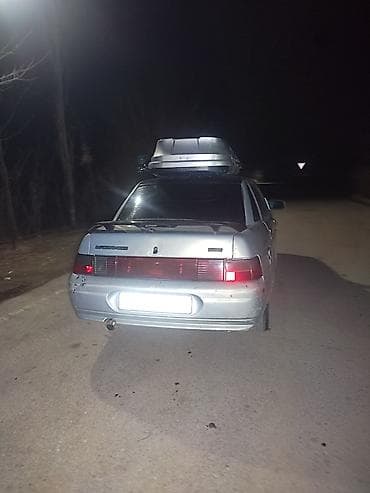 прожектор на крышу: Легковой автомобиль седан (серебристый), с установленным на крыше — 3