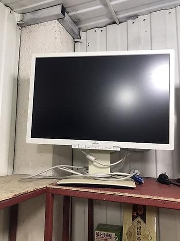 Монитор Fujitsu, диагональ 24" (примерно). Плоская матовая панель в
