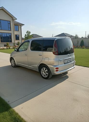 домик на колосах: Toyota Funcargo: 2000 г., Механика, Бензиновая, Минивэн — 2