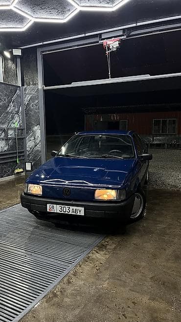 Унаа: Volkswagen Passat: 1991 г., 1.8 л, Кол менен иштөөчү, Бензин, Седан — 2
