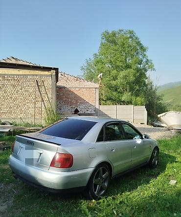 Audi A4: 1996 г., 1.8 л, Механика, Бензин, Седан