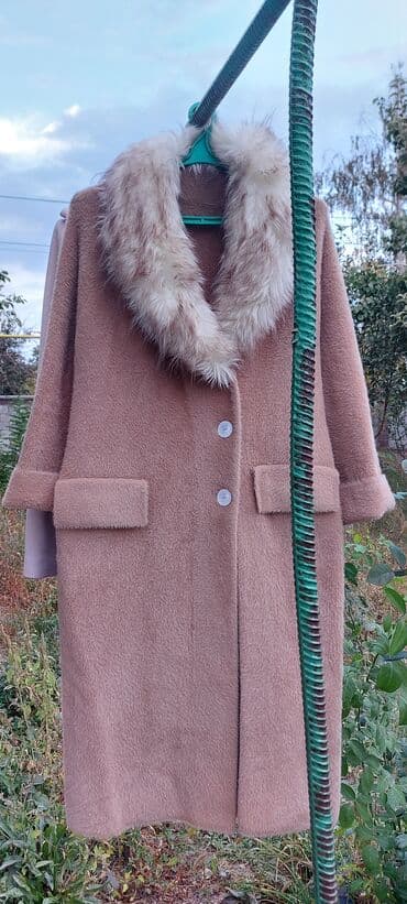 срочно продаю в связи с переездом: Продаю пальто из альпака(осень) Состояние отличное. Размер подойдет — 2