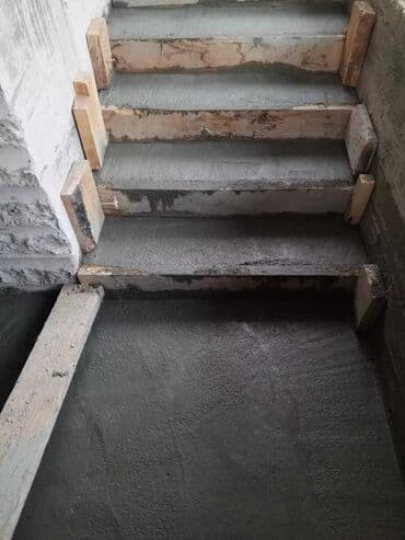 Бетонная лестница, подходящая для внутренних или наружных работ